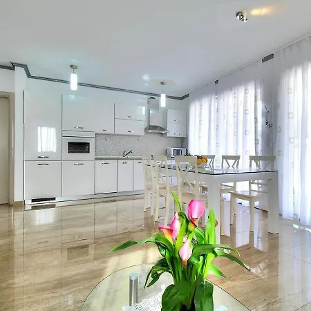 Villa Riccardo * أوماغ
