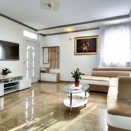 بيت للعطل Villa Riccardo أوماغ